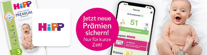 Ein Baby in einer Windel, eine mobile Anwendungsschnittstelle mit dem HiPP-Logo und ein Werbebanner für HiPP Premium"-Babypflegeprodukte.